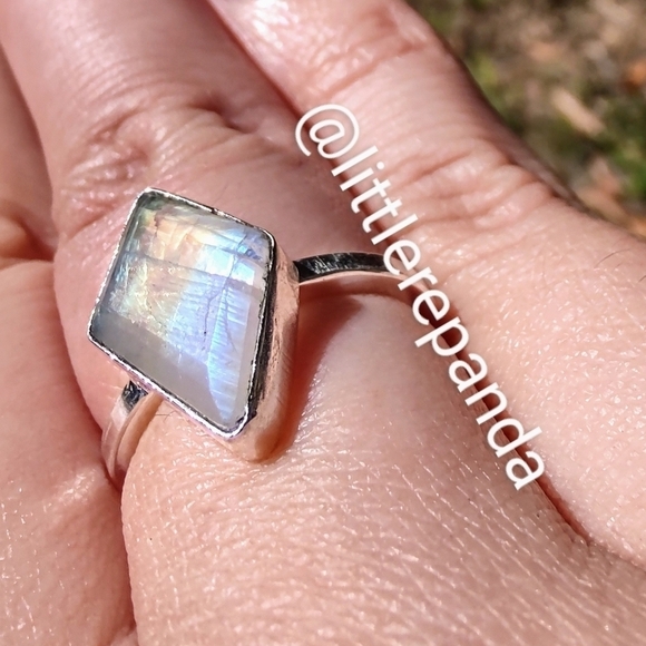 Genuine moonstone bezel set ring - Picture 3 of 7